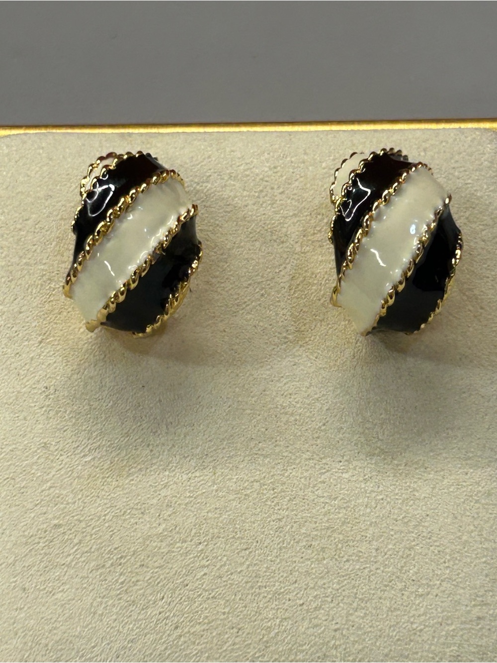 Beautiful vintage enameled gold tone post earrings